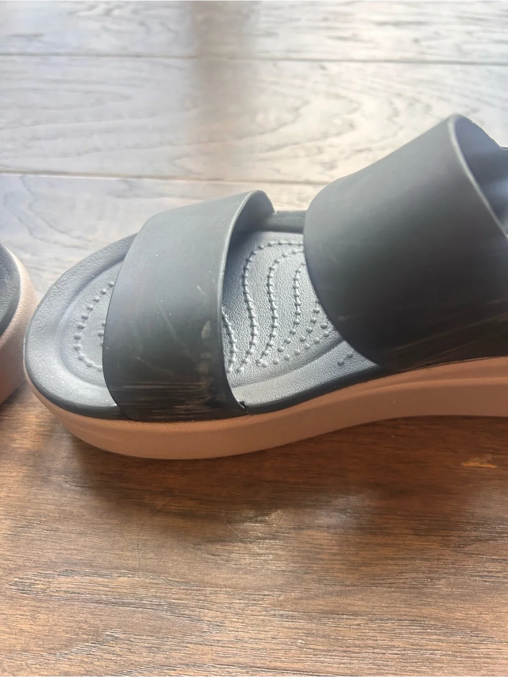 Crocs Women's Black/Mushroom Brooklyn Low Wedge Sandals Sz 7